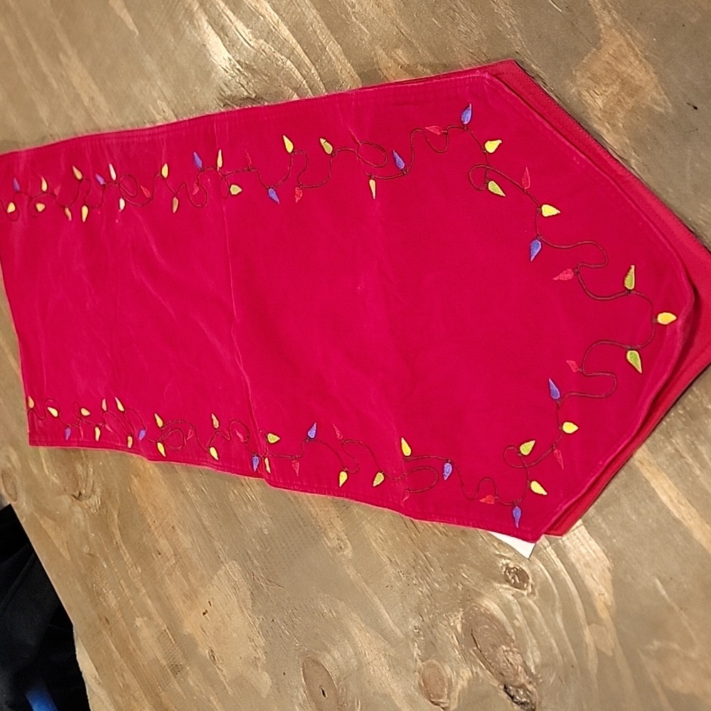 Bella Luxx Red Holiday Table Runner